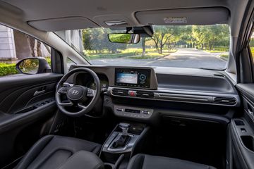 Khoang lái của Hyundai Stargazer 2023 gây ấn tượng với thiết kế trẻ trung và hiện đại.