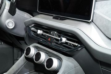 Cửa gió điều hòa Skoda Kodiaq 2025 cũng được thiết kế góc cạnh và cá tính hơn