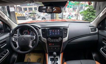 Bảng táp lô trên Mitsubishi Triton Athlete 4×4 AT