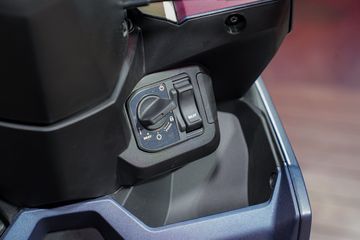 Hệ thống khóa thông minh Smart Key được tích hợp trên xe Honda Vario 125 2024