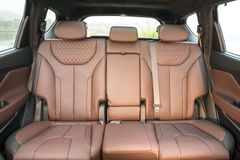 Hàng ghế thứ hai trên xe Hyundai Santa Fe