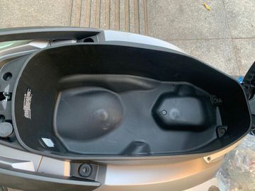 Hộp đựng đồ “siêu to khổng lồ” dưới yên xe có dung tích lên tới 37 lít