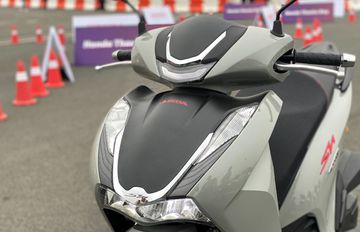 Hệ thống đèn luôn sáng, đảm bảo người lái có tầm nhìn tốt nhất