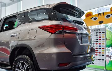 Thiết kế đuôi xe Toyota Fortuner 2023 gọn gàng với cụm đèn hậu bắt mắt