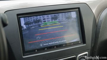 Camera lùi trang bị tiêu chuẩn ở Suzuki Ciaz