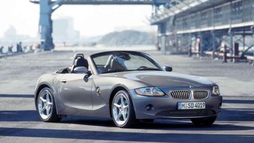 BMW Z4 xuất hiện lần đầu vào năm 2002, thay thế cho mẫu thể thao tiền nhiệm BMW Z3