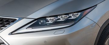 Cụm đèn pha sắc nét của Lexus 450h 2024