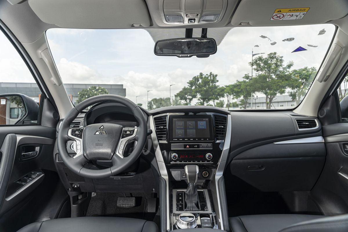 Thuê ô tô Mitsubishi Pajero Sport 2021 tự lái
