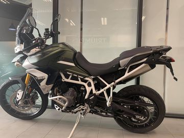 Tiger 900 Rally Pro màu Ka-ki nhám