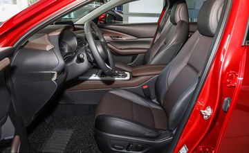 Mazda CX-30 2024 được trang bị 4 ghế ngồi bọc da nâu với thiết kế chỉn chu