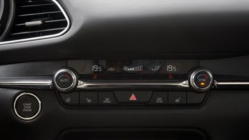 Người dùng có thể dễ dàng điều chỉnh chế độ gió và làm mát trên khu vực điều khiển