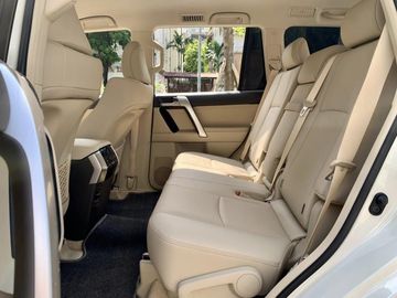 Không gian rộng rãi trên hàng ghế thứ 2