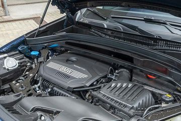 BMW X1 sDrive18i xLine LCI sử dụng động cơ xăng I3 TwinPower Turbo 1.5L