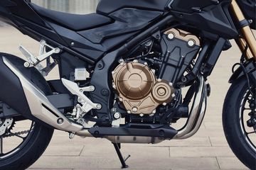 Honda CB500F 2023 vẫn giữ nguyên động cơ xi-lanh đôi, 4 kỳ và làm mát bằng dung dịch