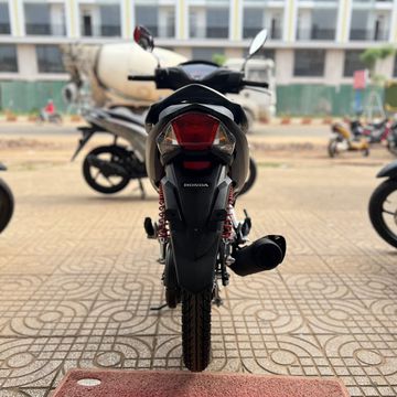Thiết kế cụm đèn hậu vuốt cao cá tính, giúp tăng thêm tính thể thao cho Honda Wave RSX FI 110
