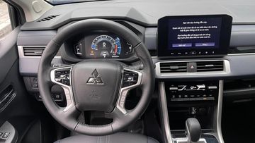 Mitsubishi Xpander Cross 2024 kế thừa cụm vô lăng 4 chấu thể thao từ mẫu SUV cao cấp cùng nhà - Pajero Sport