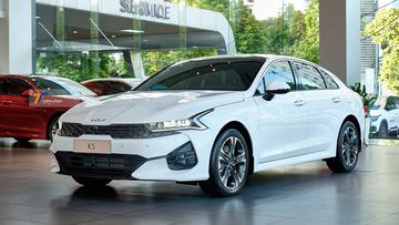 KIA K5 sở hữu phong cách thiết kế mang hơi hướng tương lai