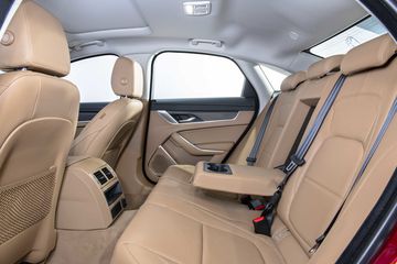 Ghế ngồi êm ái và sang trọng trên Jaguar XF 2024