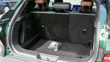 Khoang hành lý VinFast VF 6 2024 có dung tích đủ dùng nhưng khiêm tốn hơn nhiều đối thủ