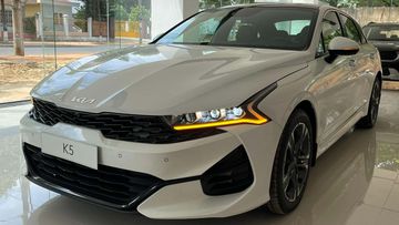 KIA K5 2022 có thiết kế thể thao, trẻ trung và giá bán cạnh tranh nhất phân khúc