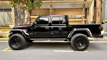 Jeep Gladiator 2024 gây ấn tượng với bộ vành 17 inch
