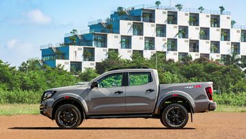 Thiết kế tổng thể Nissan Navara 2024 vẫn giữ được vẻ khỏe khoắn, hiện đại và năng động