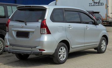 Avanza thế hệ thứ 2 nhìn từ phía sau