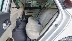 Không gian hành khách trên Kia Optima 2.0 ATH