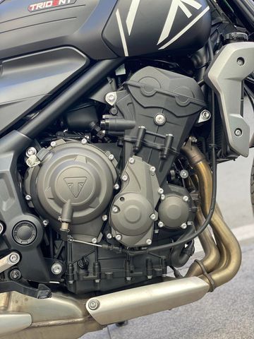 Triumph Trident 660 2023 là mẫu xe duy nhất trong phân khúc sở hữu động cơ 3 xi-lanh 660cc
