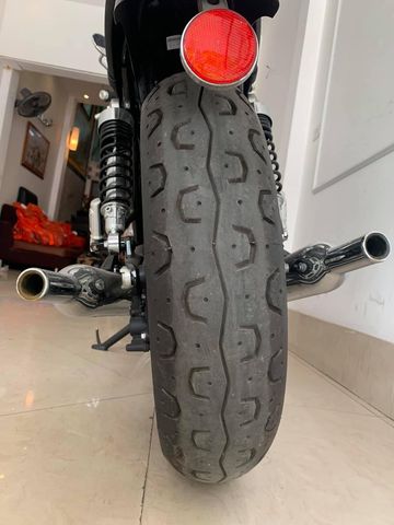 Bonneville T100 trang bị lốp xe Pirelli Phantom Sport Comp