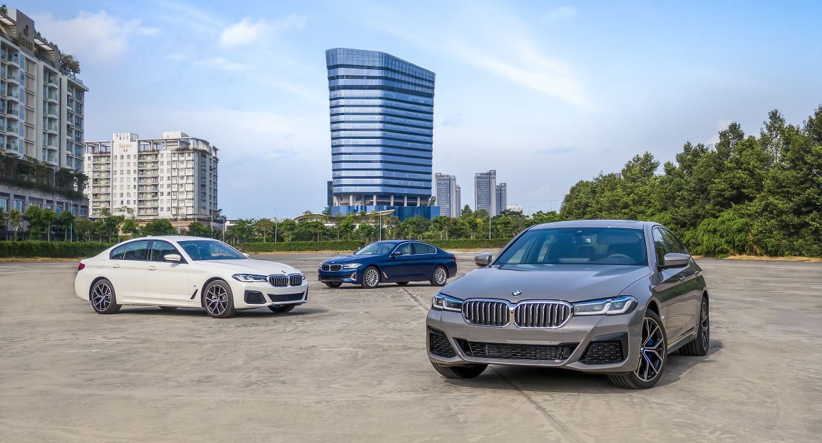 BMW 5 Series 2023 được thay đổi nhẹ về thiết kế, tinh chỉnh nội thất, bổ sung nhiều công nghệ và tiện nghi nổi bật