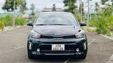 Phần đầu xe của Kia Soluto 2024 được chăm chút với nhiều đường nét thiết kế ấn tượng