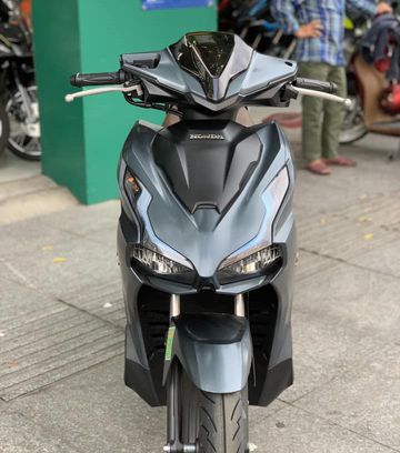 Mặt đèn xe được thiết kế gọn gàng, mang đến sự hài hòa với tổng thể