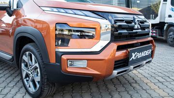 Mitsubishi Xpander Cross 2024 sở hữu cụm đèn T-Shape với công nghệ Full-LED dạng thấu kính hiện đại