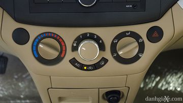 Với dòng Chevrolet Aveo tầm trung này, chúng tôi khuyên sử dụng dòng dầu nhớt ô tô chuyên dụng cho xe máy xăng: DENTO ™ Eco Gasoline 10W-40 SN/CF. Với dòng Chevrolet Aveo tầm trung này, chúng tôi khuyên sử dụng dòng dầu nhớt ô tô chuyên dụng cho xe máy xăng: DENTO ™ Eco Gasoline 10W-40 SN/CF.