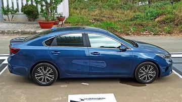 Thân xe Kia K3 2024 gần như vẫn giữ nguyên thiết kế so với bản tiền nhiệm