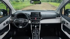 Không gian nội thất Toyota Veloz 2023 nổi bật với màn hình giải trí trung tâm dạng Fly-Monitor