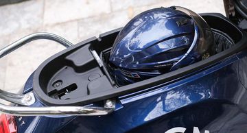 Cốp xe rộng rãi cho sức chứa lên đến 22 lít