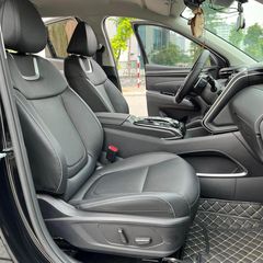 Ghế trước của Tucson cũng không thua kém đối thủ với không gian rộng rãi