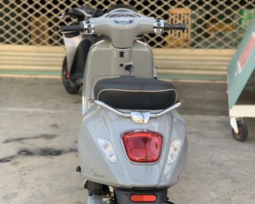 Đuôi xe mang đến một vẻ đẹp thanh thoát, lịch lãm với cụm đèn hậu dạng LED được tạo hình vuông vắn