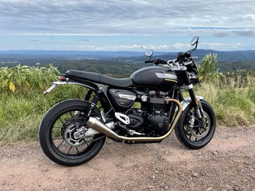 Sở hữu ngay Triumph Speed Twin 1200 2023 với mức giá khởi điểm chỉ bằng 50-60% giá trị xe