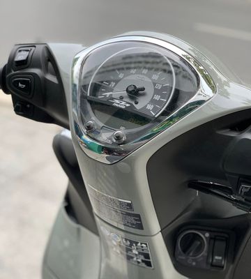 Honda SH Mode 2024 sở hữu mặt đồng hồ có thiết kế đơn giản, sang trọng
