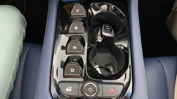 Cần số dạng nút bấm khá lạ mắt