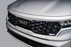 Thiết kế mũi hổ đặc trưng trên các dòng xe KIA