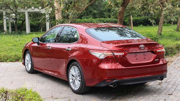 So sánh nhanh Honda Accord 2020 và Toyota Camry 2020 9 toyota camry vnexpress 6 1555474463 r 680x0 151639 153313