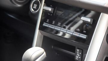 Chức năng Max Cool lần đầu xuất hiện trên mẫu MPV 7 chỗ rất hữu ích đối với thời tiết oi bức tại Việt Nam