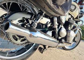 Bonneville T100 sở hữu hệ thống làm mát bằng dung dịch hiện đại