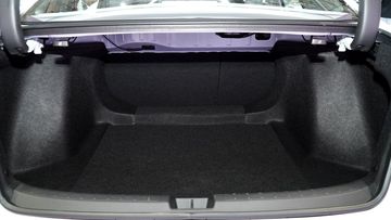 Cốp hành lý Honda Civic 2025 tiện dụng với chức năng mở cửa từ xa tích hợp cùng khóa cửa thông minh