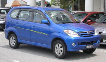 Đời xe Toyota Avanza đầu tiên chính thức ra mắt vào ngày 11/12/2003