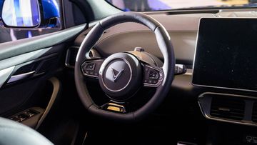 Vô lăng 3 chấu bọc da có đáy phẳng thể thao